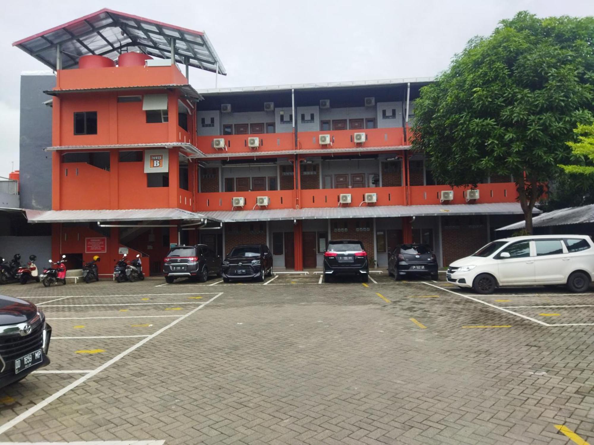 Hotel Oyo 92098 Kost Orange Syariah Makassar Esterno foto