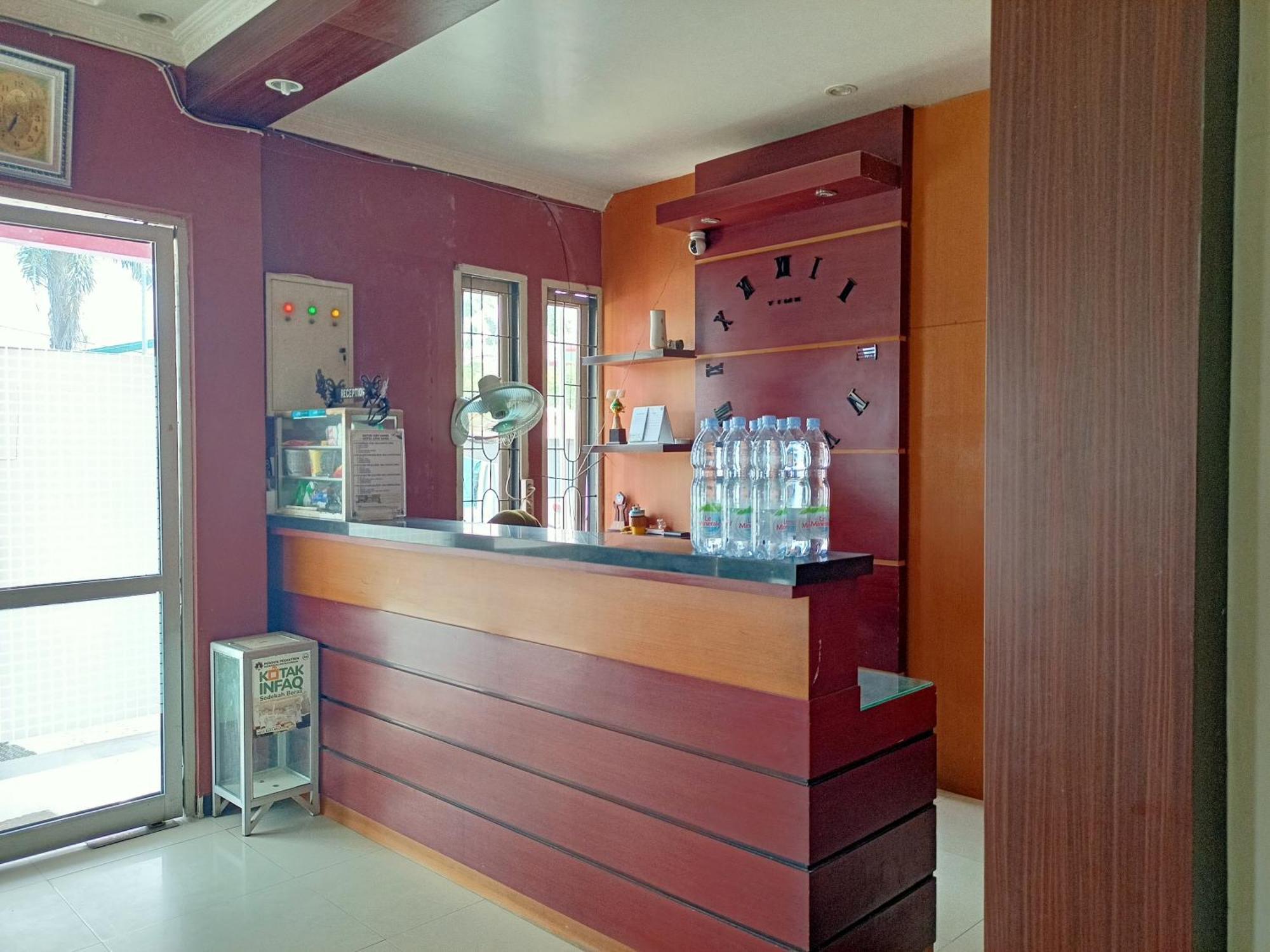 Hotel Oyo 92098 Kost Orange Syariah Makassar Esterno foto
