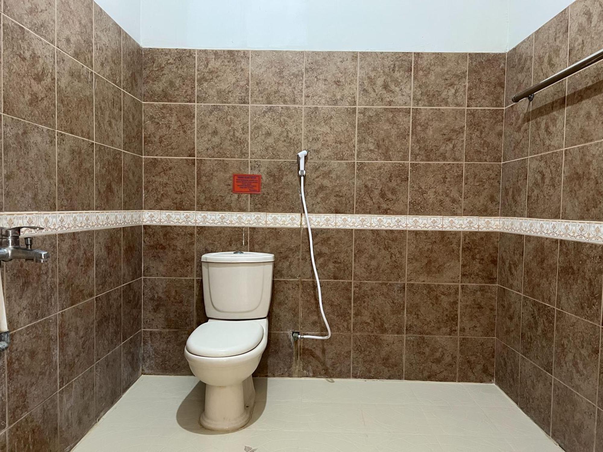 Hotel Oyo 92098 Kost Orange Syariah Makassar Esterno foto